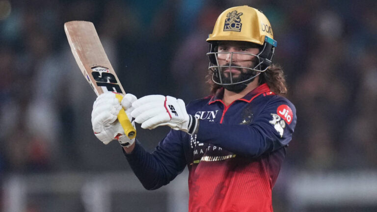 SRH نے بیٹنگ کا فیصلہ کیا، بیتھل آؤٹ جبکہ پٹیدار آر سی بی میں واپسی کریں