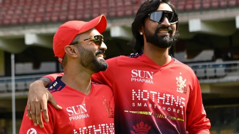 Krunal Pandya playfully taunts Dinesh Karthik after RCB coach forgets his role i – کرونال پانڈیا نے دنیش کارتک کو چھیڑا: آر سی بی کی کوالیفائر 1 کی فتح اور ڈریسنگ روم کے لمحات