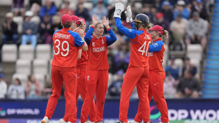 Ecclestone: ‘Dean a great captain, everyone feels calm under her’ – انگلینڈ کرکٹ ٹیم